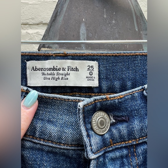 Abercrombie and Fitch Ultra High Rise Straight Jean Size 25/0 Regular - Picture 4 of 10